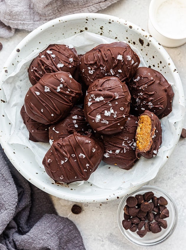 Healthy homemade chocolate-covered peanut butter eggs arranged on a plate. (SEO: healthy homemade peanut butter chocolate eggs).