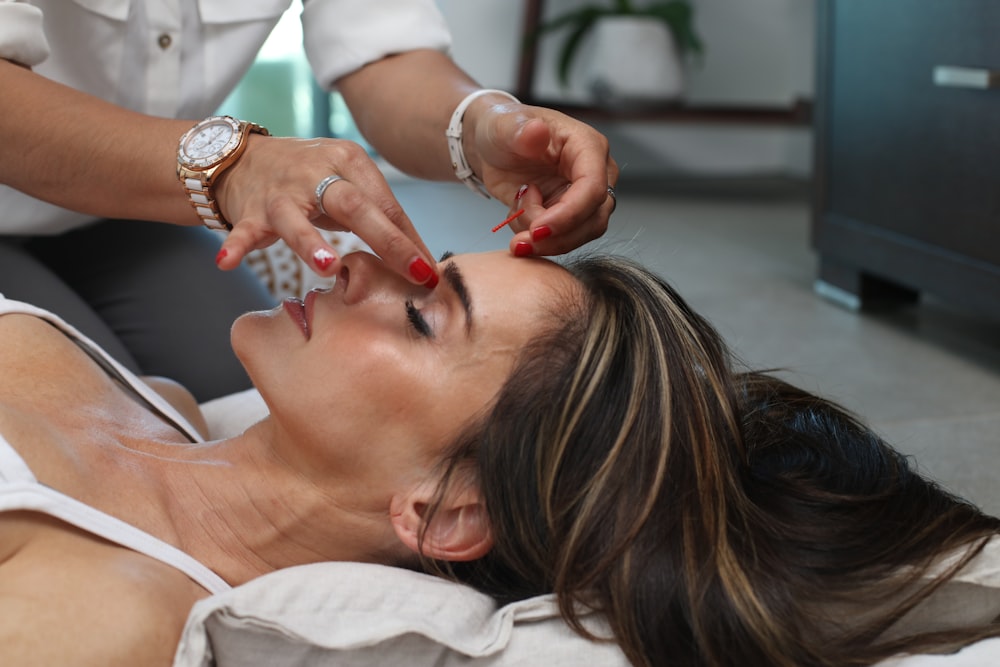 5 Best Face Yoga Exercises for a Sculpted Face