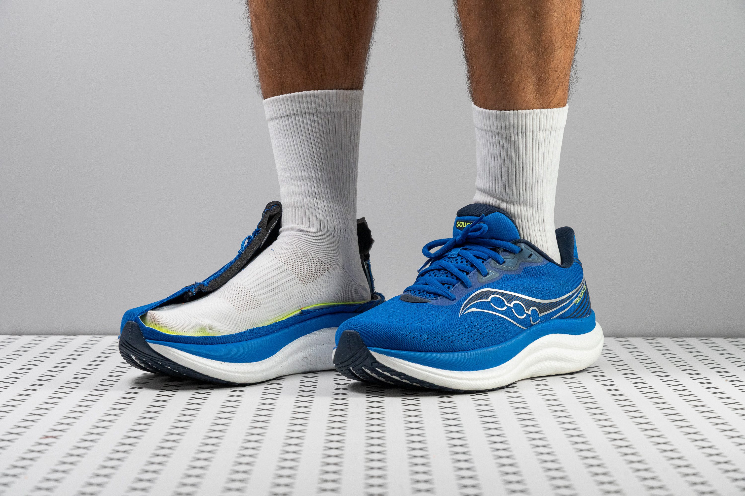 Profile view of the Saucony Triumph 23 running shoe, highlighting its thick cushioned midsole.