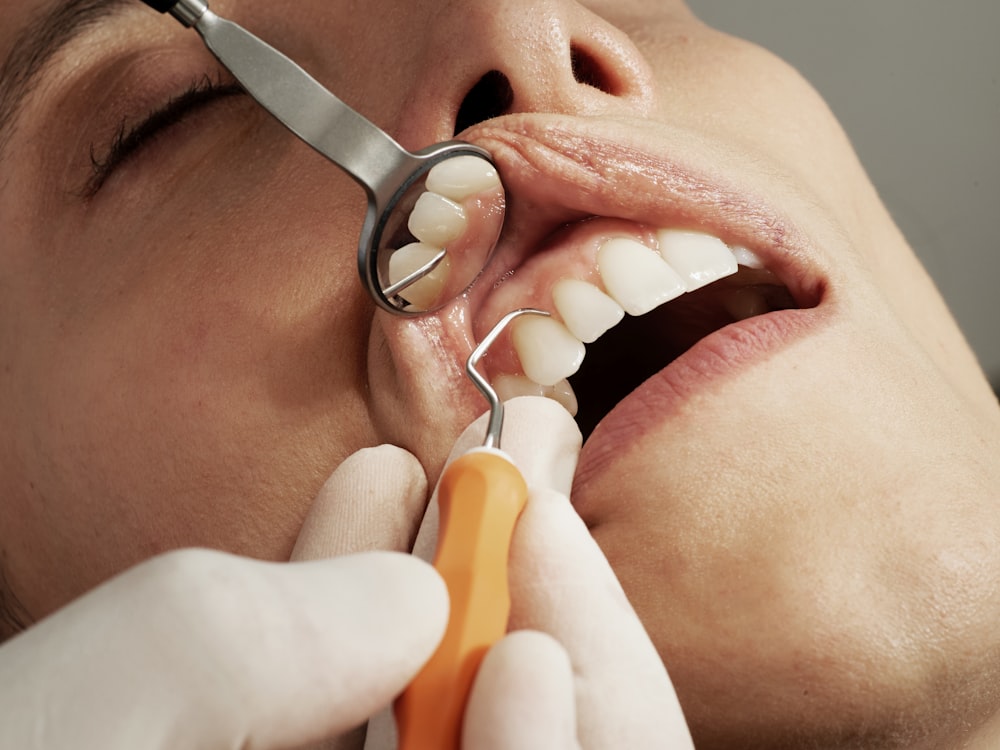 A device using red light therapy technology for dental and gum health
